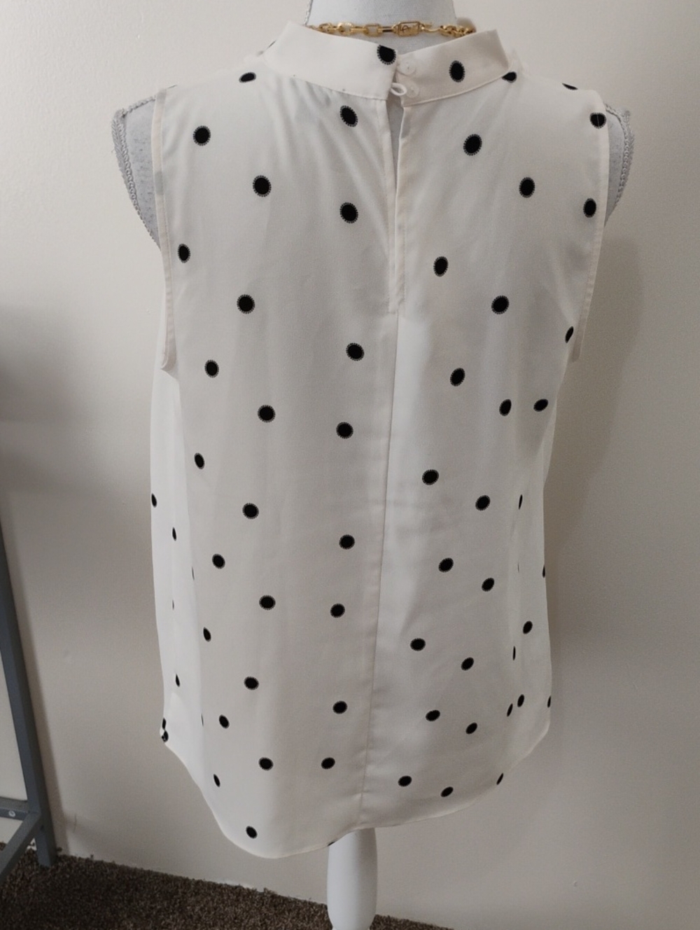 Pretty Ann Taylor Blouse - Picture 3 of 5